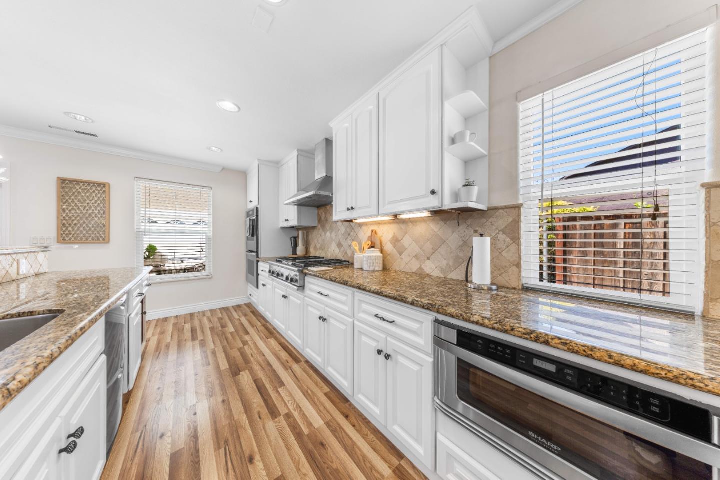 Detail Gallery Image 10 of 39 For 15098 Stratford Dr, San Jose,  CA 95124 - 3 Beds | 2 Baths