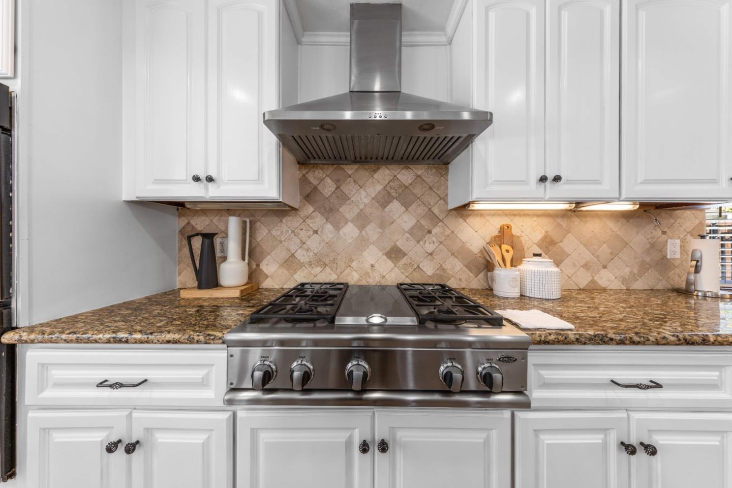 Detail Gallery Image 12 of 39 For 15098 Stratford Dr, San Jose,  CA 95124 - 3 Beds | 2 Baths