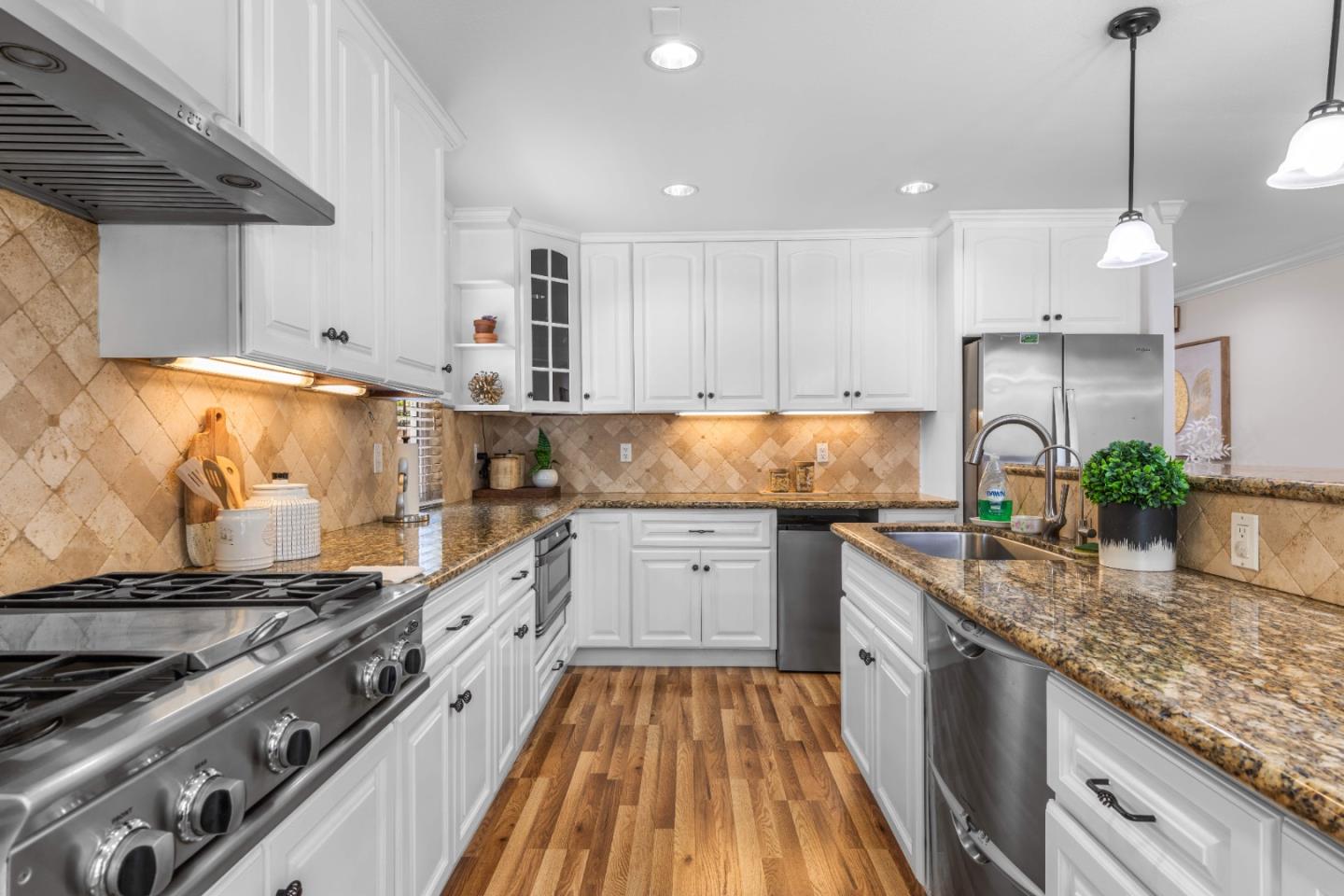 Detail Gallery Image 13 of 39 For 15098 Stratford Dr, San Jose,  CA 95124 - 3 Beds | 2 Baths