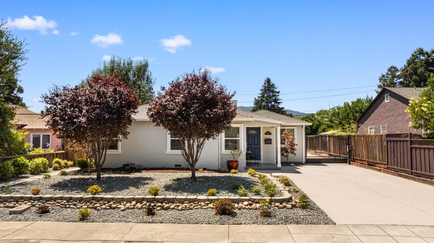Detail Gallery Image 2 of 39 For 15098 Stratford Dr, San Jose,  CA 95124 - 3 Beds | 2 Baths