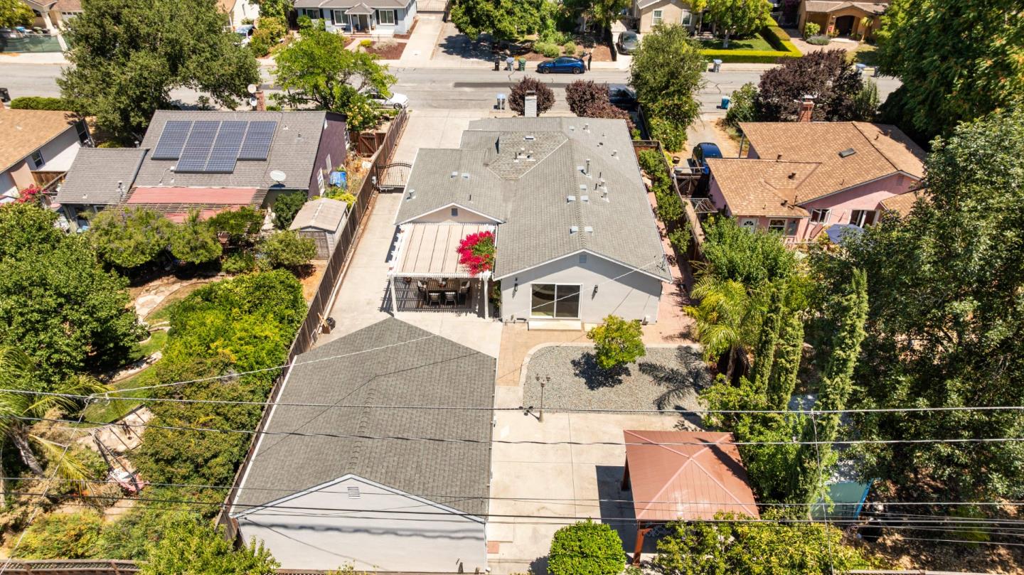 Detail Gallery Image 35 of 39 For 15098 Stratford Dr, San Jose,  CA 95124 - 3 Beds | 2 Baths