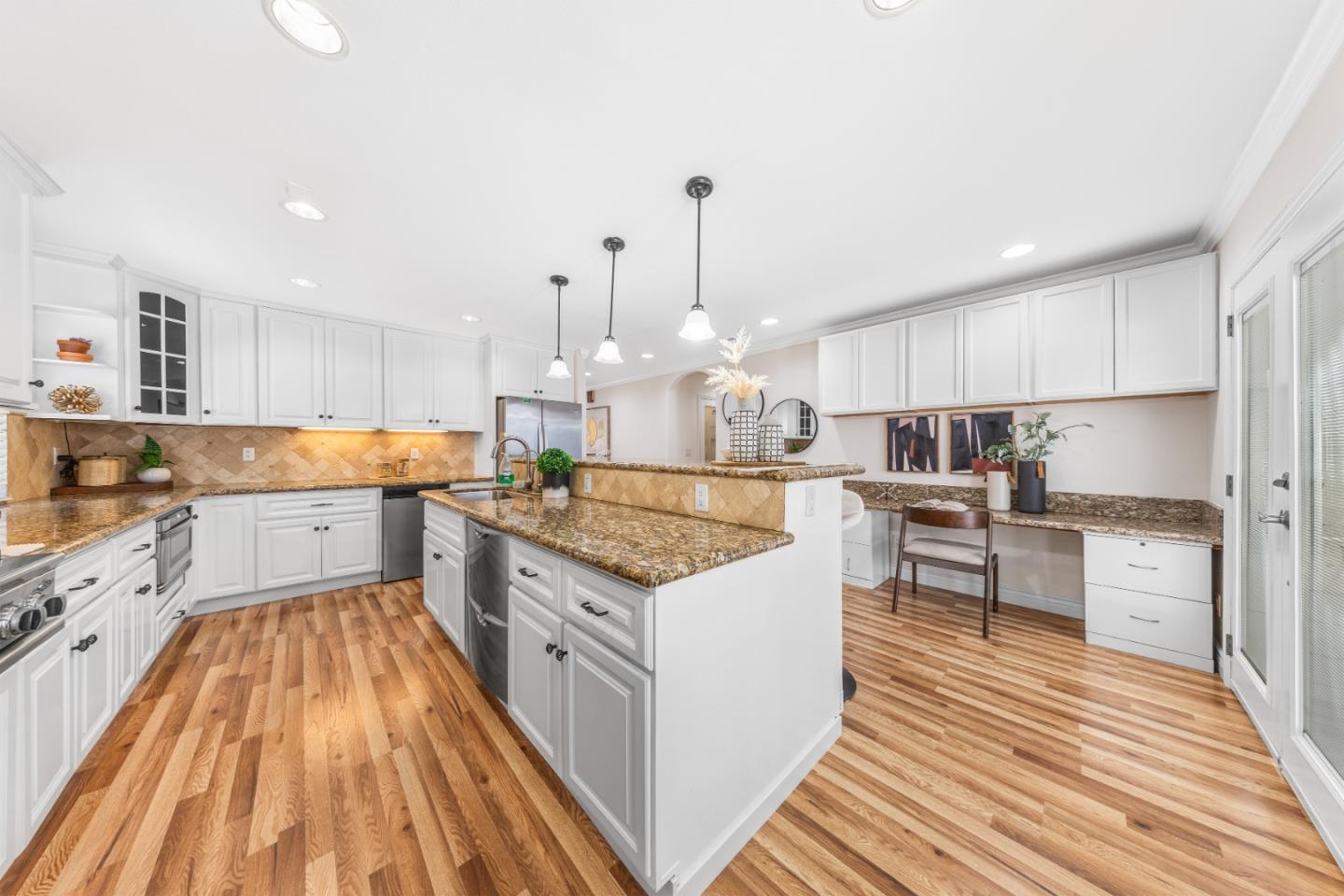Detail Gallery Image 9 of 39 For 15098 Stratford Dr, San Jose,  CA 95124 - 3 Beds | 2 Baths