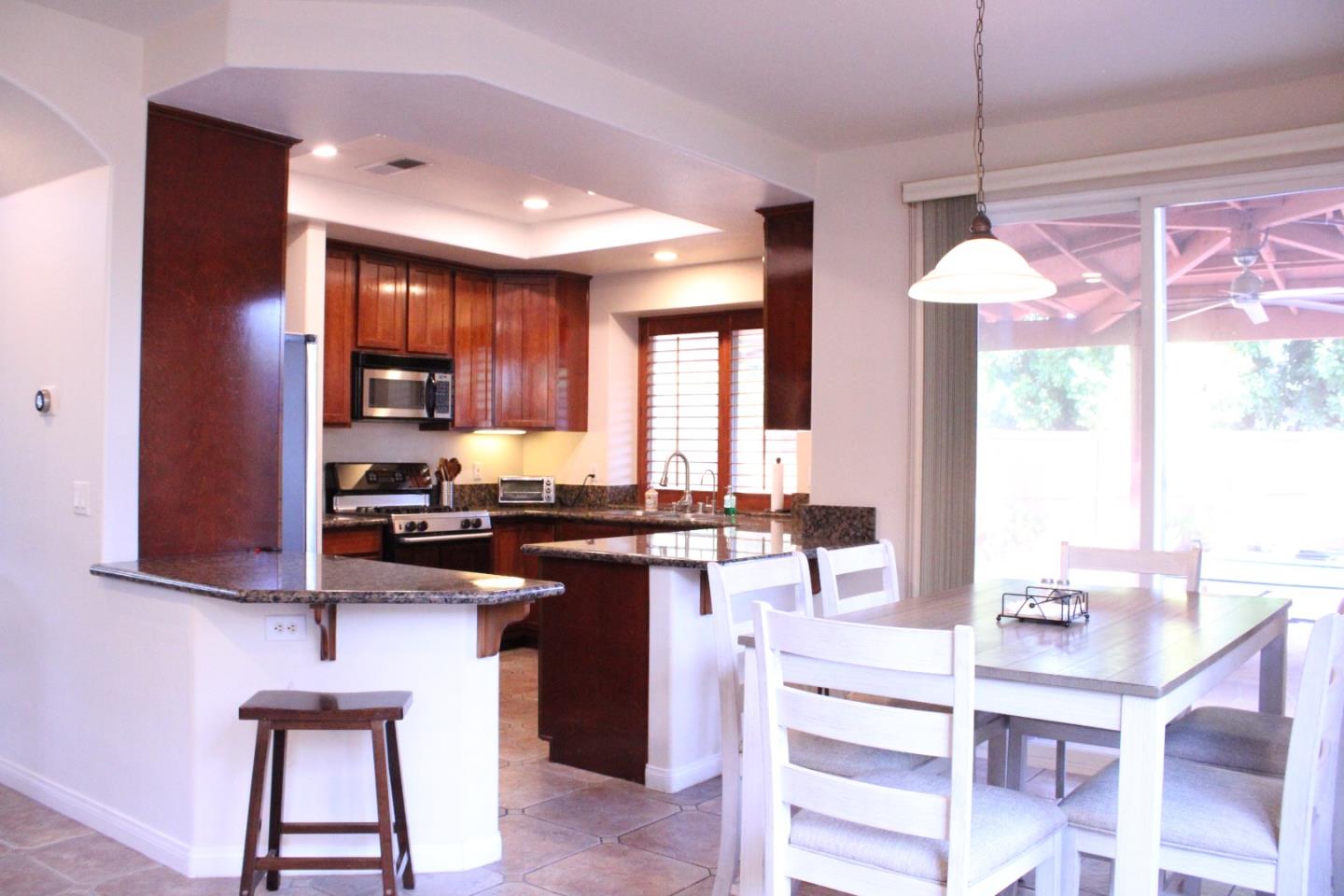 Detail Gallery Image 14 of 26 For 18120 Jaguar Ct, Tarzana,  CA 91335 - 4 Beds | 3 Baths