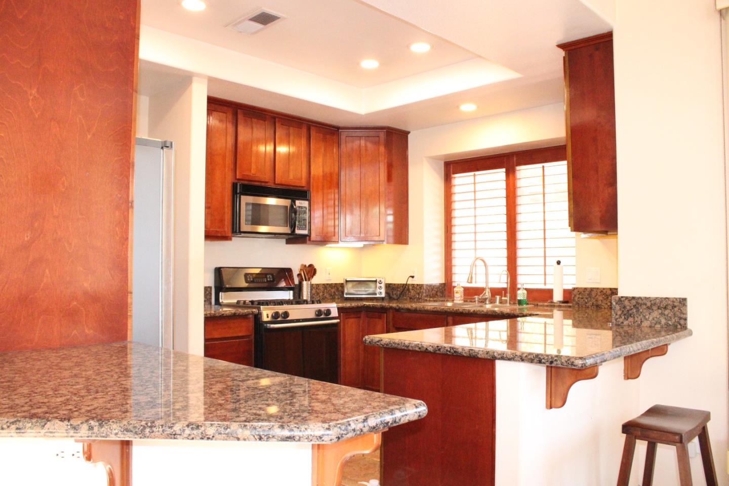 Detail Gallery Image 15 of 26 For 18120 Jaguar Ct, Tarzana,  CA 91335 - 4 Beds | 3 Baths