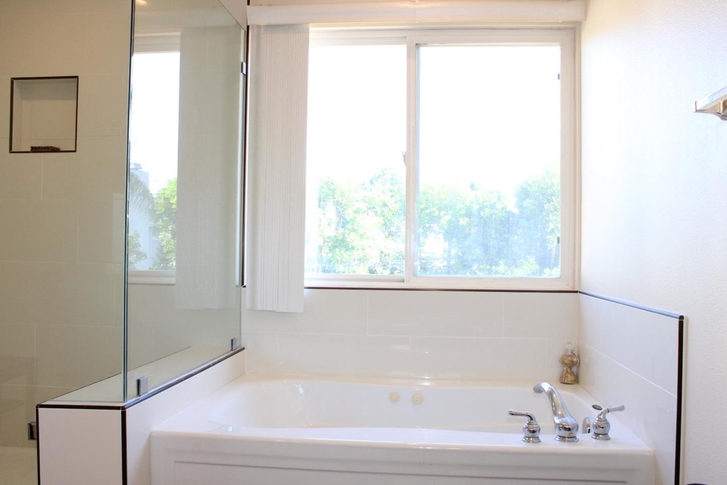 Detail Gallery Image 22 of 26 For 18120 Jaguar Ct, Tarzana,  CA 91335 - 4 Beds | 3 Baths