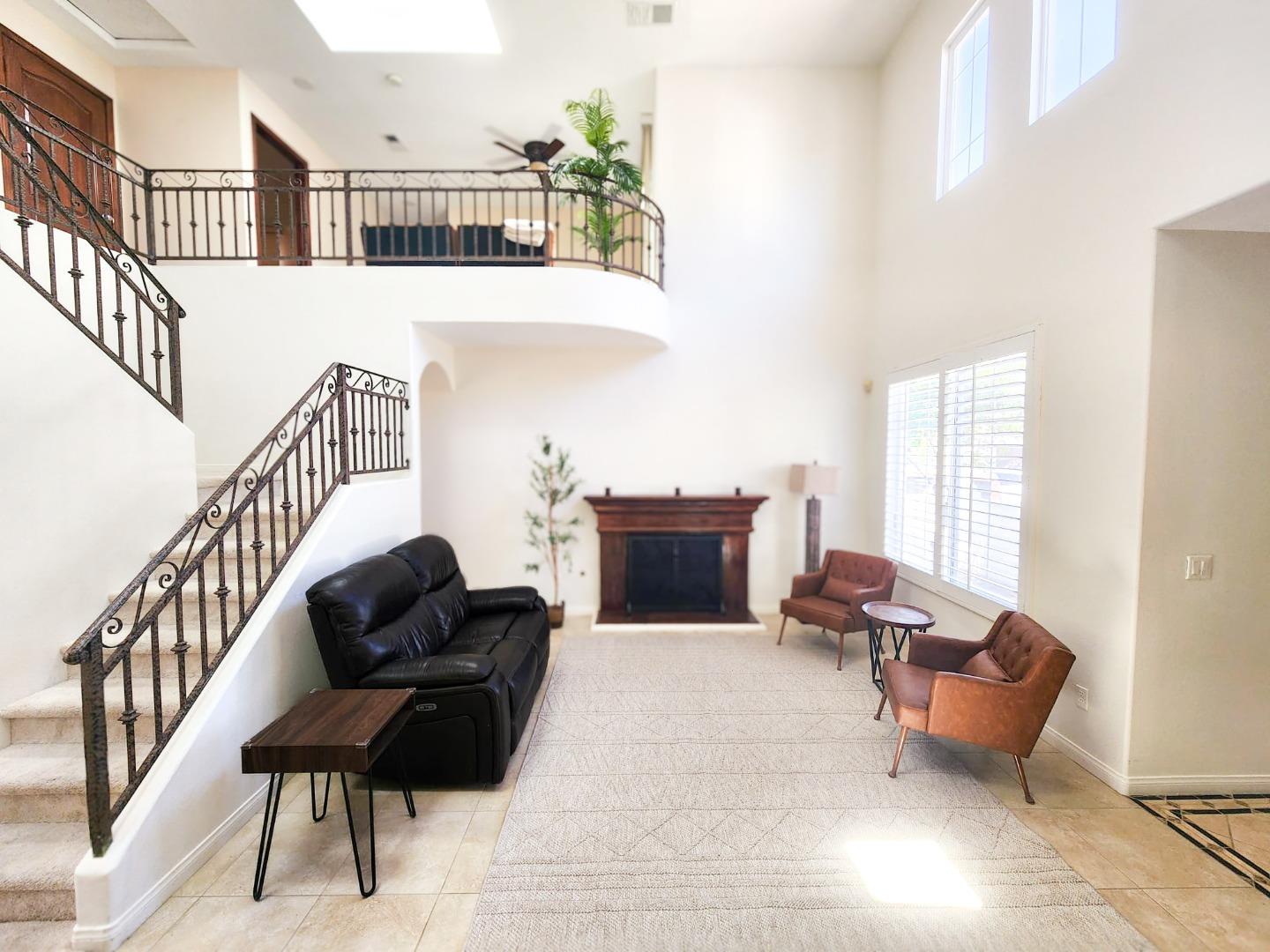 Detail Gallery Image 7 of 26 For 18120 Jaguar Ct, Tarzana,  CA 91335 - 4 Beds | 3 Baths