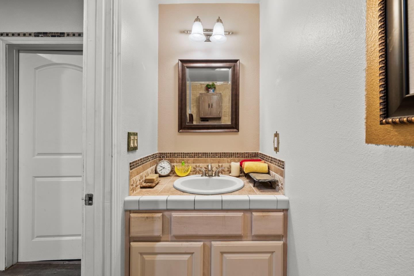 Detail Gallery Image 16 of 43 For 18 S 21st St #200,  San Jose,  CA 95116 - 3 Beds | 2/1 Baths
