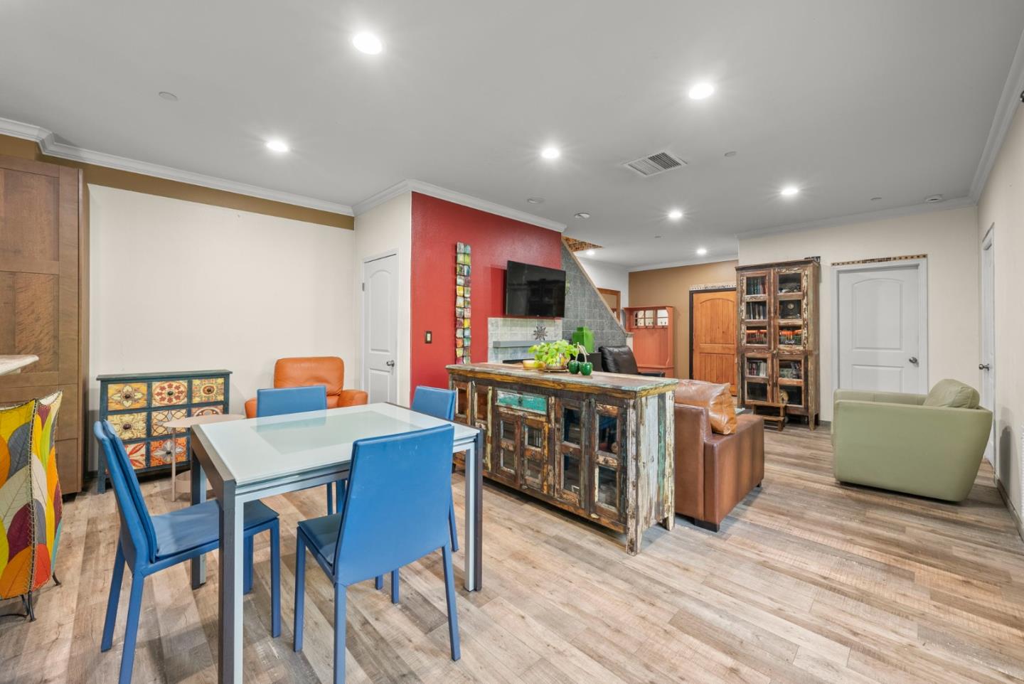 Detail Gallery Image 3 of 43 For 18 S 21st St #200,  San Jose,  CA 95116 - 3 Beds | 2/1 Baths
