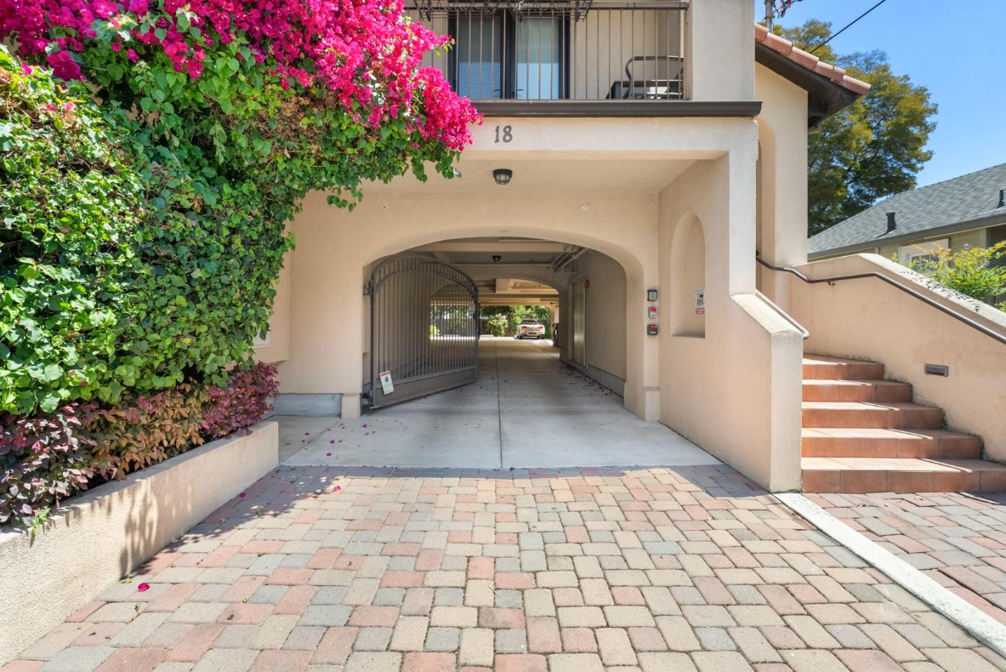Detail Gallery Image 9 of 43 For 18 S 21st St #200,  San Jose,  CA 95116 - 3 Beds | 2/1 Baths