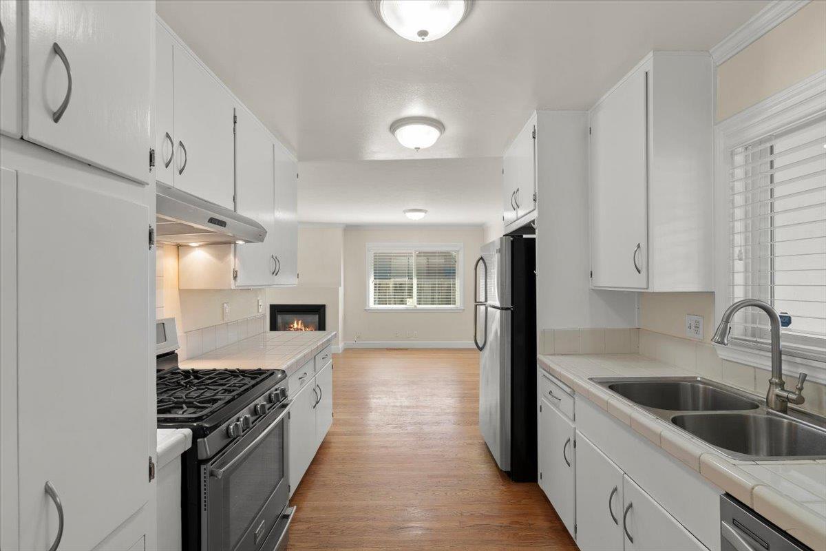 Detail Gallery Image 6 of 20 For 495 Giannini Dr, Santa Clara,  CA 95051 - 3 Beds | 2 Baths