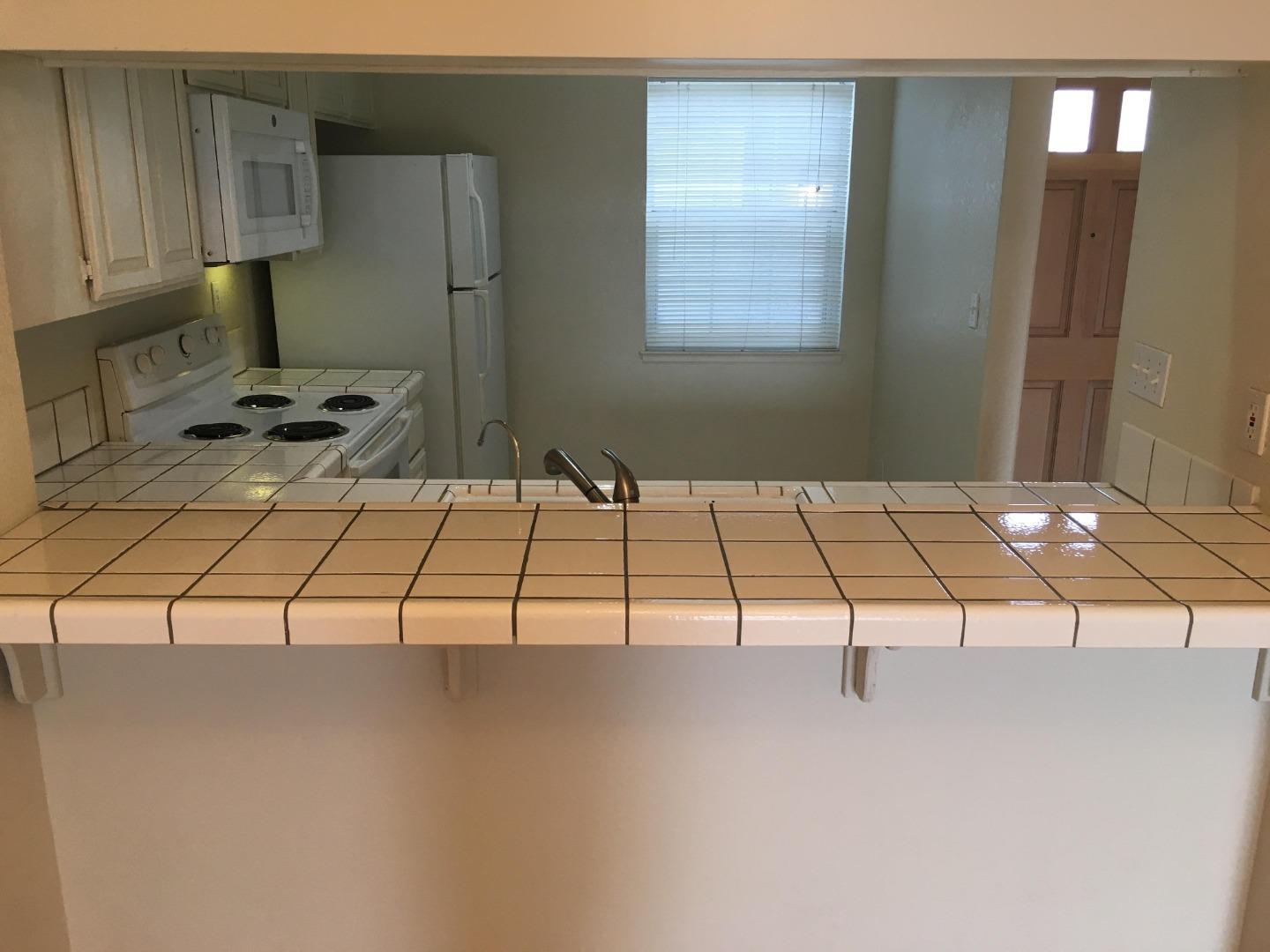 Detail Gallery Image 5 of 11 For 321 Treasure Island Dr, Belmont,  CA 94002 - 2 Beds | 2/1 Baths