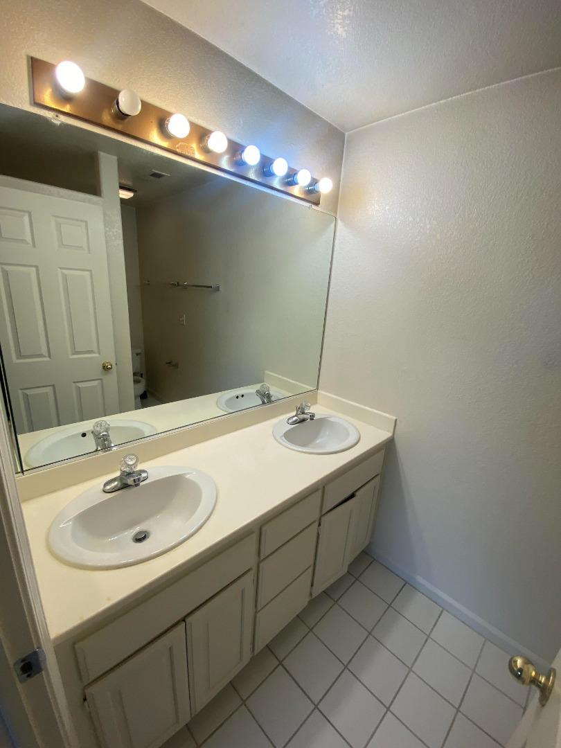 Detail Gallery Image 9 of 11 For 321 Treasure Island Dr, Belmont,  CA 94002 - 2 Beds | 2/1 Baths