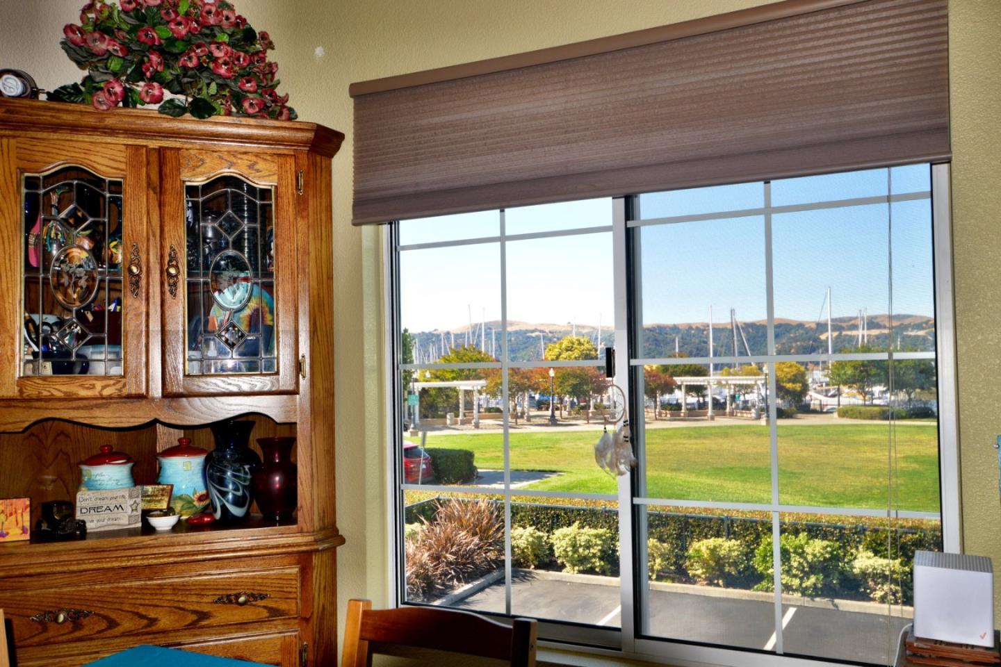 Detail Gallery Image 10 of 13 For 258 E E St, Benicia,  CA 94510 - 3 Beds | 2/1 Baths