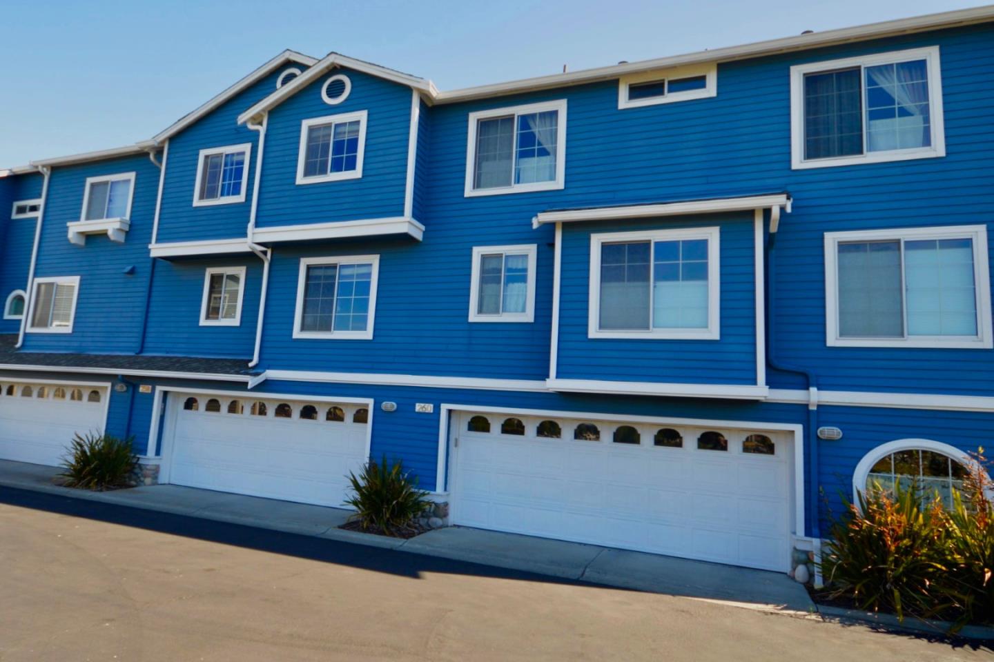 Detail Gallery Image 3 of 13 For 258 E E St, Benicia,  CA 94510 - 3 Beds | 2/1 Baths