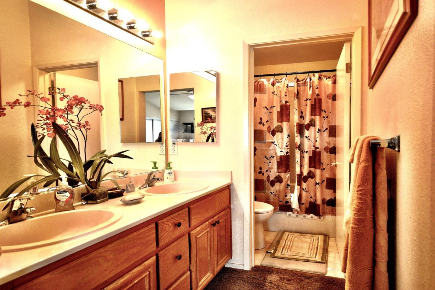 Detail Gallery Image 8 of 13 For 258 E E St, Benicia,  CA 94510 - 3 Beds | 2/1 Baths