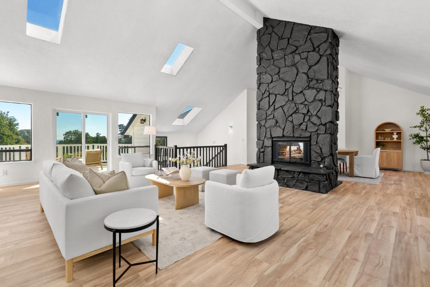 Detail Gallery Image 10 of 59 For 607 Saint Andrews Dr, Aptos,  CA 95003 - 5 Beds | 2/1 Baths