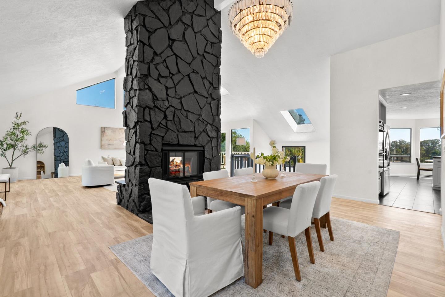 Detail Gallery Image 11 of 59 For 607 Saint Andrews Dr, Aptos,  CA 95003 - 5 Beds | 2/1 Baths