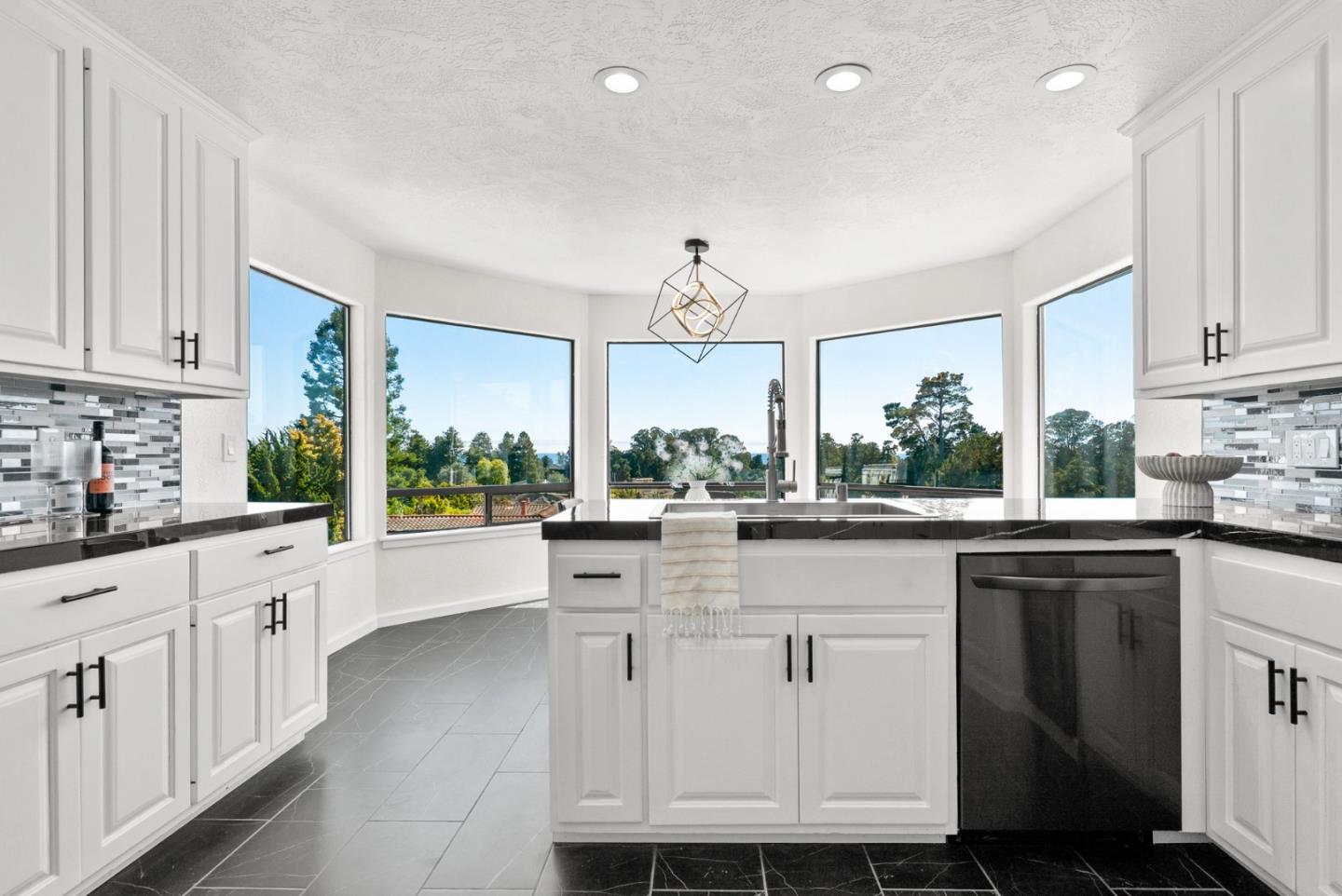 Detail Gallery Image 15 of 59 For 607 Saint Andrews Dr, Aptos,  CA 95003 - 5 Beds | 2/1 Baths
