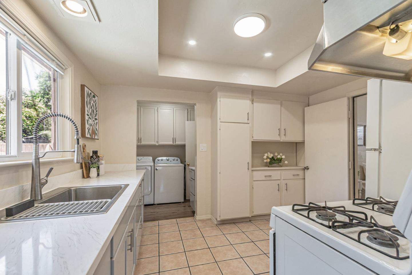 Detail Gallery Image 11 of 51 For 295 N 16th St, San Jose,  CA 95112 - 4 Beds | 2 Baths