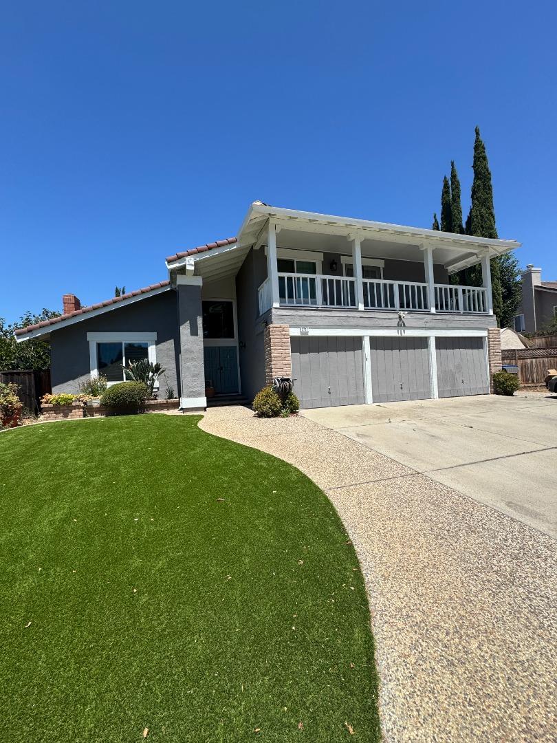 Detail Gallery Image 1 of 1 For 2797 Boncheff Dr, San Jose,  CA 95133 - 5 Beds | 3 Baths