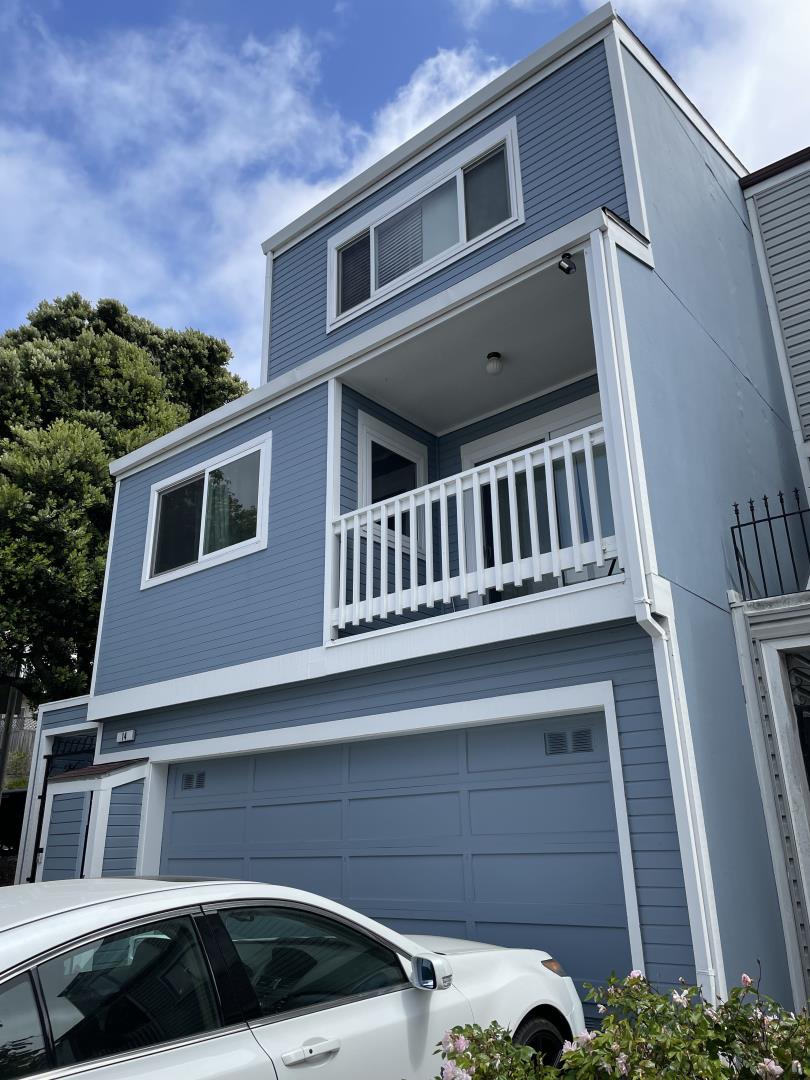 Detail Gallery Image 2 of 8 For 14 Youngs Ct, San Francisco,  CA 94124 - 3 Beds | 2 Baths
