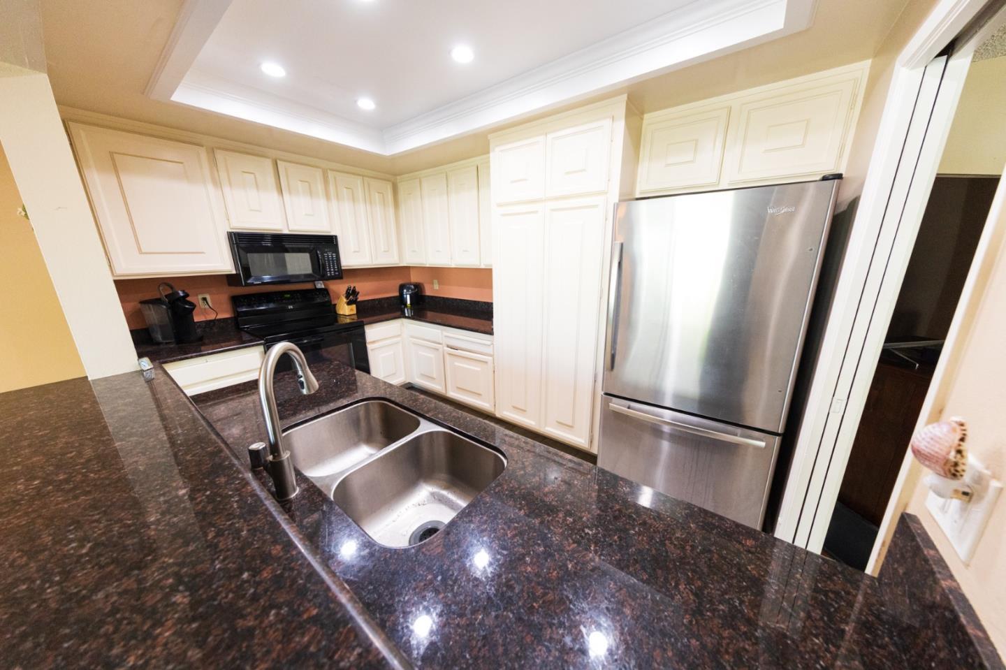 Detail Gallery Image 10 of 34 For 5437 Cribari Grn, San Jose,  CA 95135 - 2 Beds | 2 Baths
