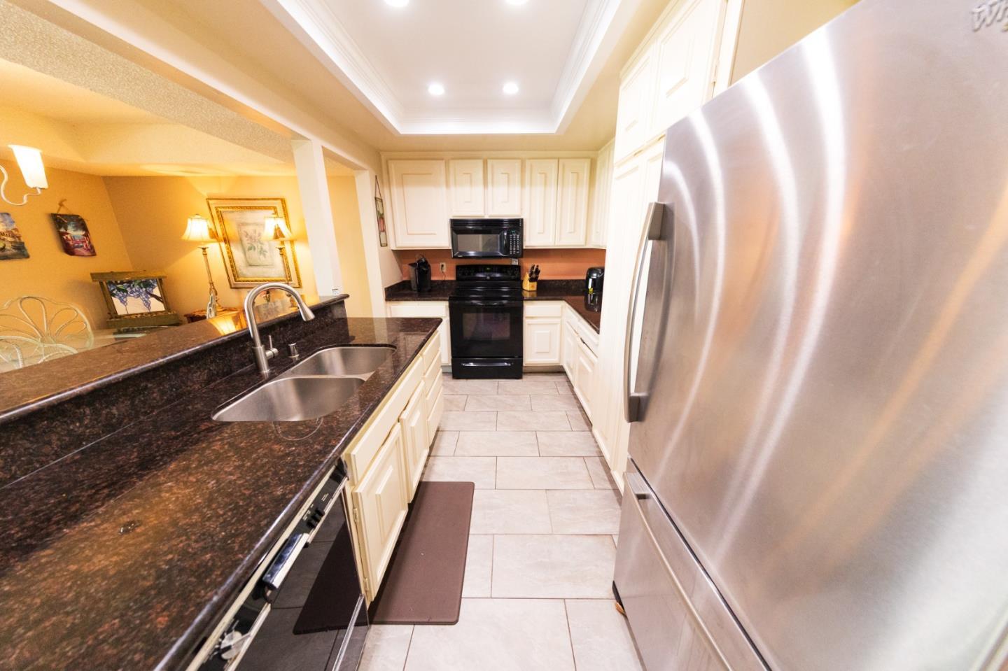 Detail Gallery Image 11 of 34 For 5437 Cribari Grn, San Jose,  CA 95135 - 2 Beds | 2 Baths