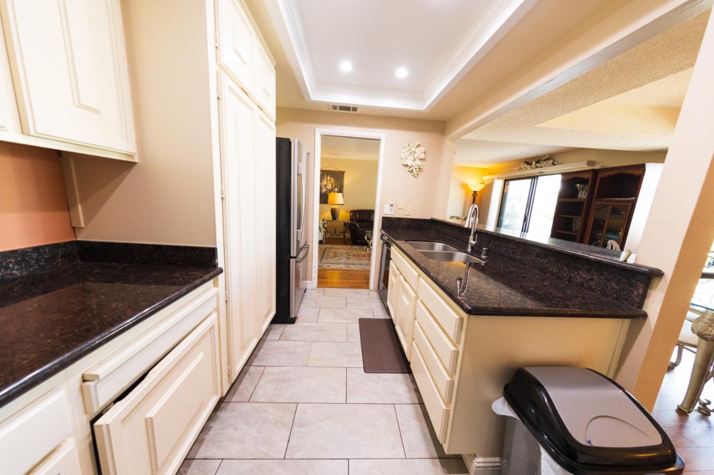 Detail Gallery Image 12 of 34 For 5437 Cribari Grn, San Jose,  CA 95135 - 2 Beds | 2 Baths