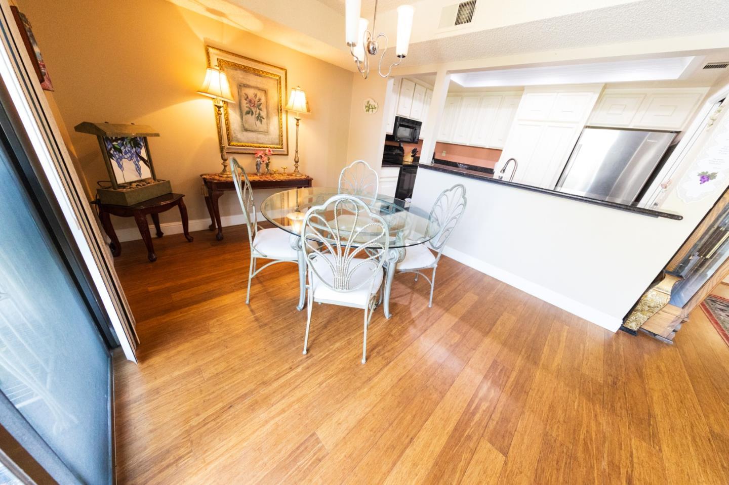 Detail Gallery Image 13 of 34 For 5437 Cribari Grn, San Jose,  CA 95135 - 2 Beds | 2 Baths