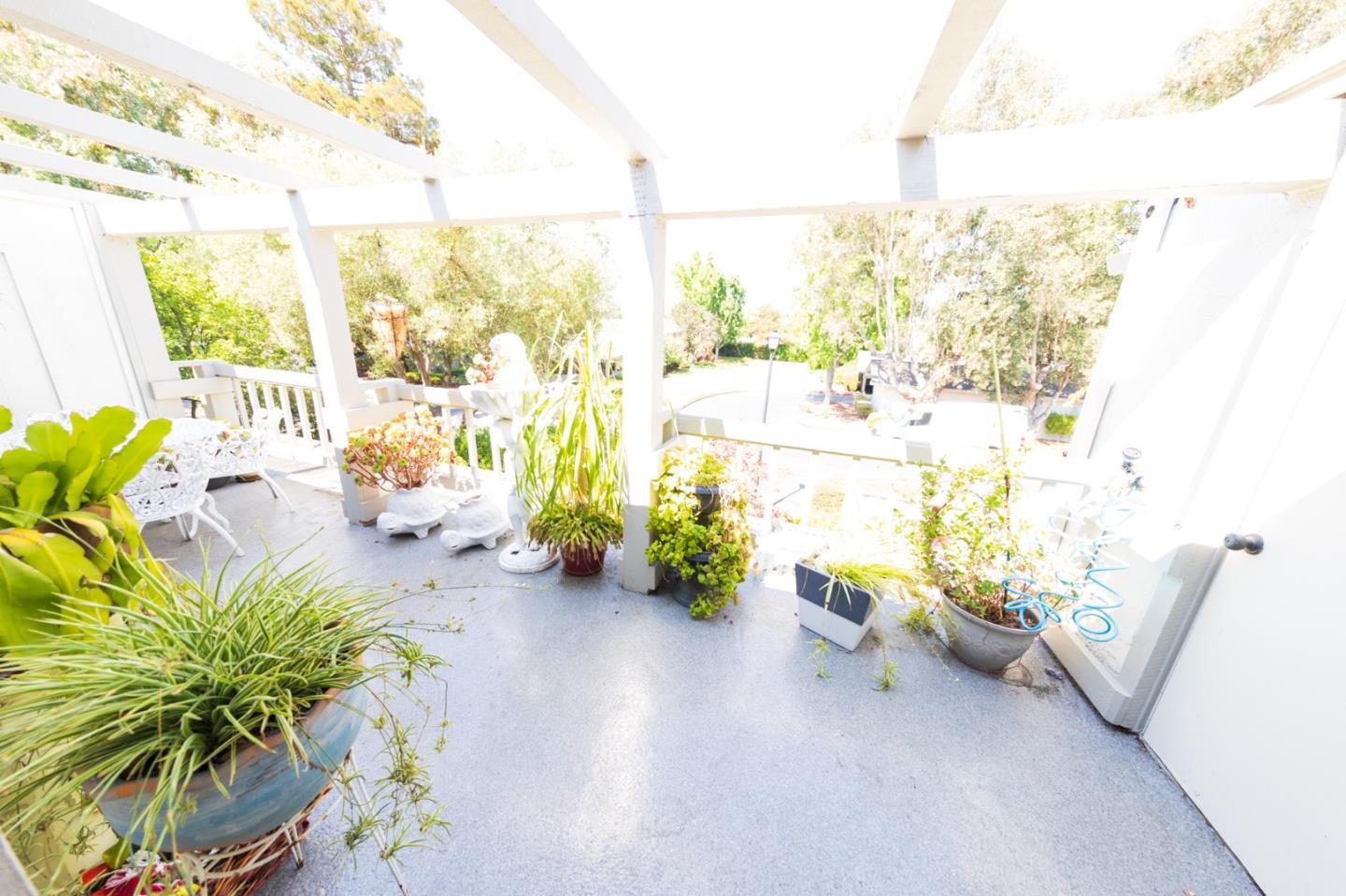Detail Gallery Image 3 of 34 For 5437 Cribari Grn, San Jose,  CA 95135 - 2 Beds | 2 Baths