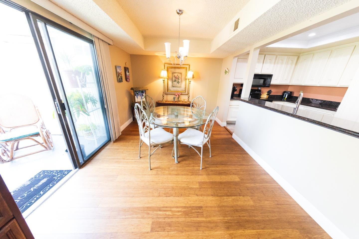 Detail Gallery Image 9 of 34 For 5437 Cribari Grn, San Jose,  CA 95135 - 2 Beds | 2 Baths