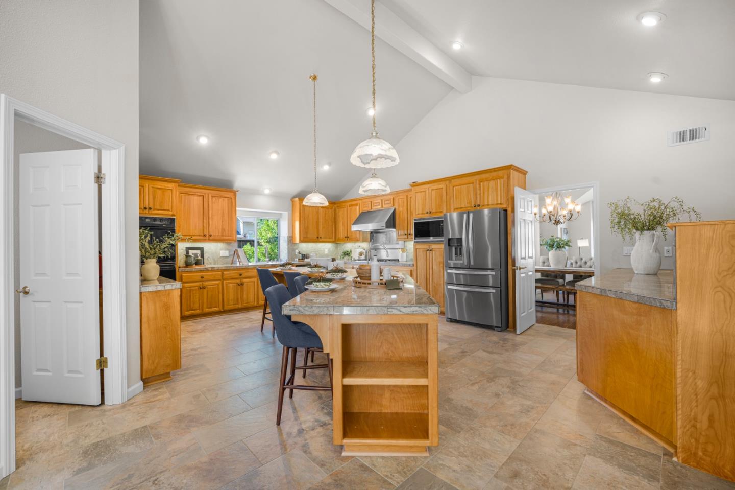 Detail Gallery Image 10 of 43 For 17157 Heatherwood Way, Morgan Hill,  CA 95037 - 4 Beds | 2/1 Baths