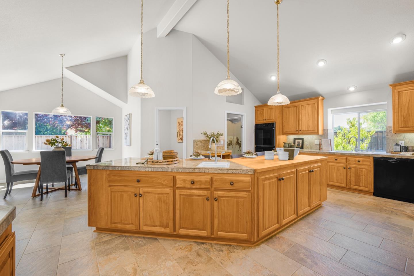 Detail Gallery Image 13 of 43 For 17157 Heatherwood Way, Morgan Hill,  CA 95037 - 4 Beds | 2/1 Baths