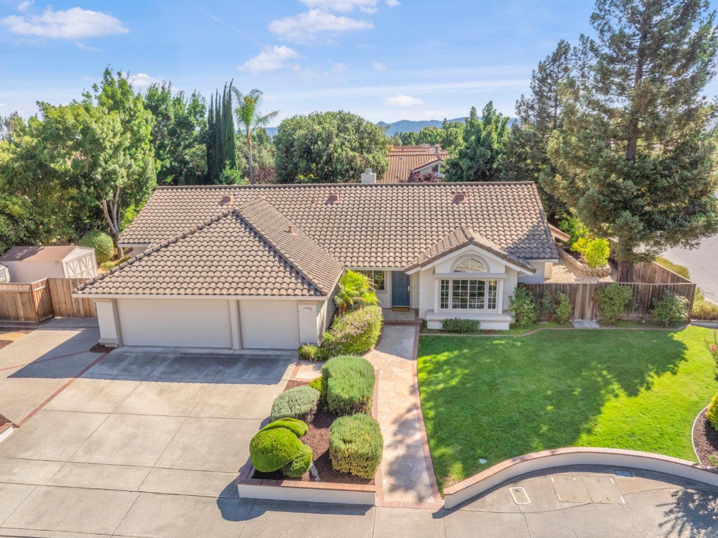Detail Gallery Image 2 of 43 For 17157 Heatherwood Way, Morgan Hill,  CA 95037 - 4 Beds | 2/1 Baths