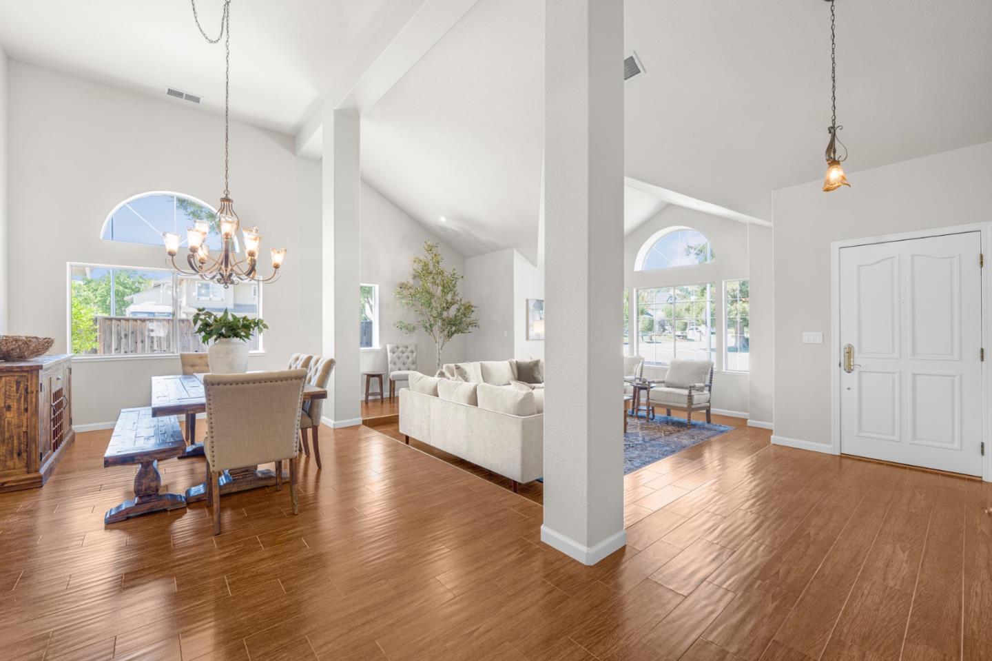 Detail Gallery Image 6 of 43 For 17157 Heatherwood Way, Morgan Hill,  CA 95037 - 4 Beds | 2/1 Baths