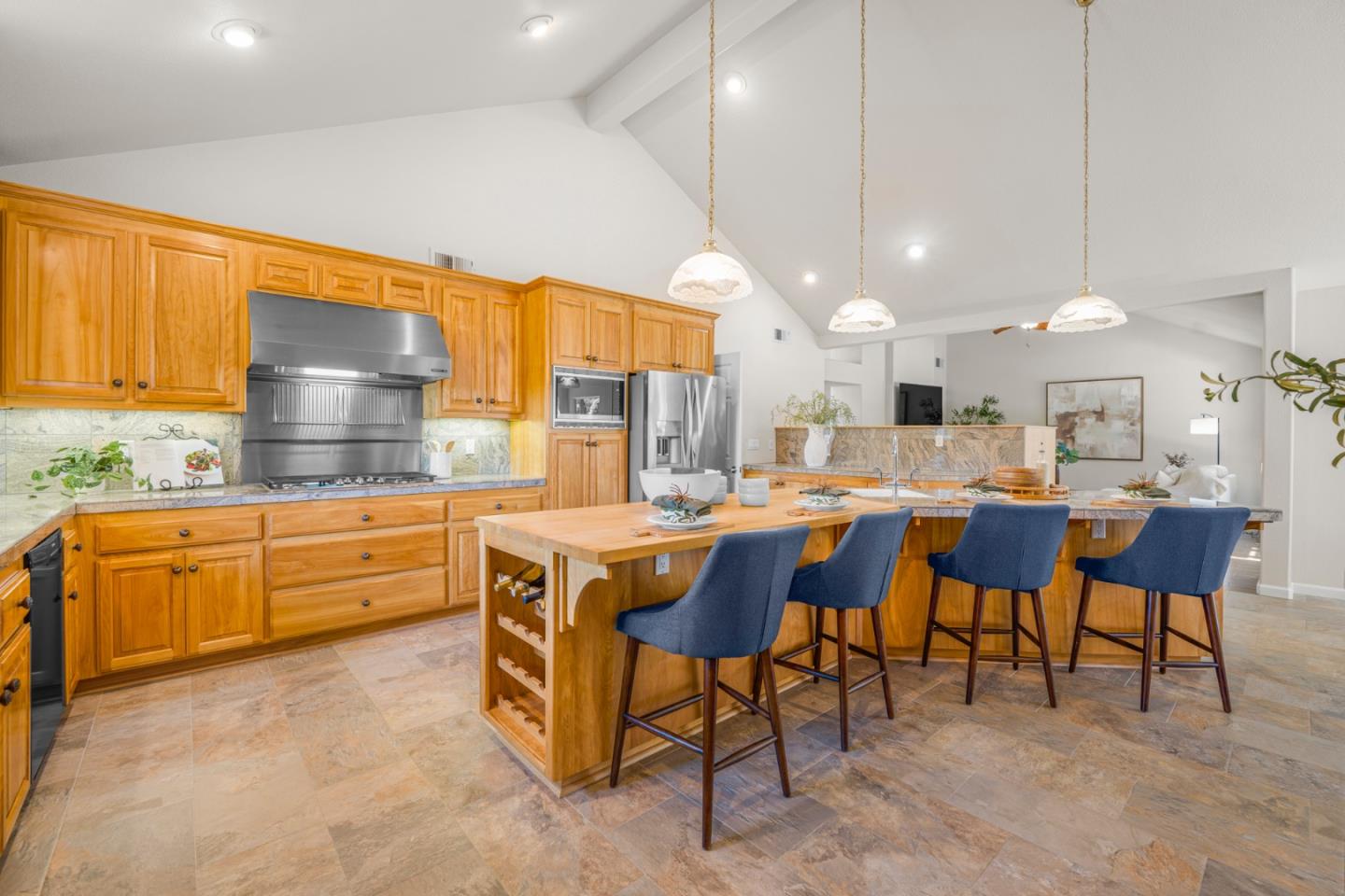 Detail Gallery Image 9 of 43 For 17157 Heatherwood Way, Morgan Hill,  CA 95037 - 4 Beds | 2/1 Baths