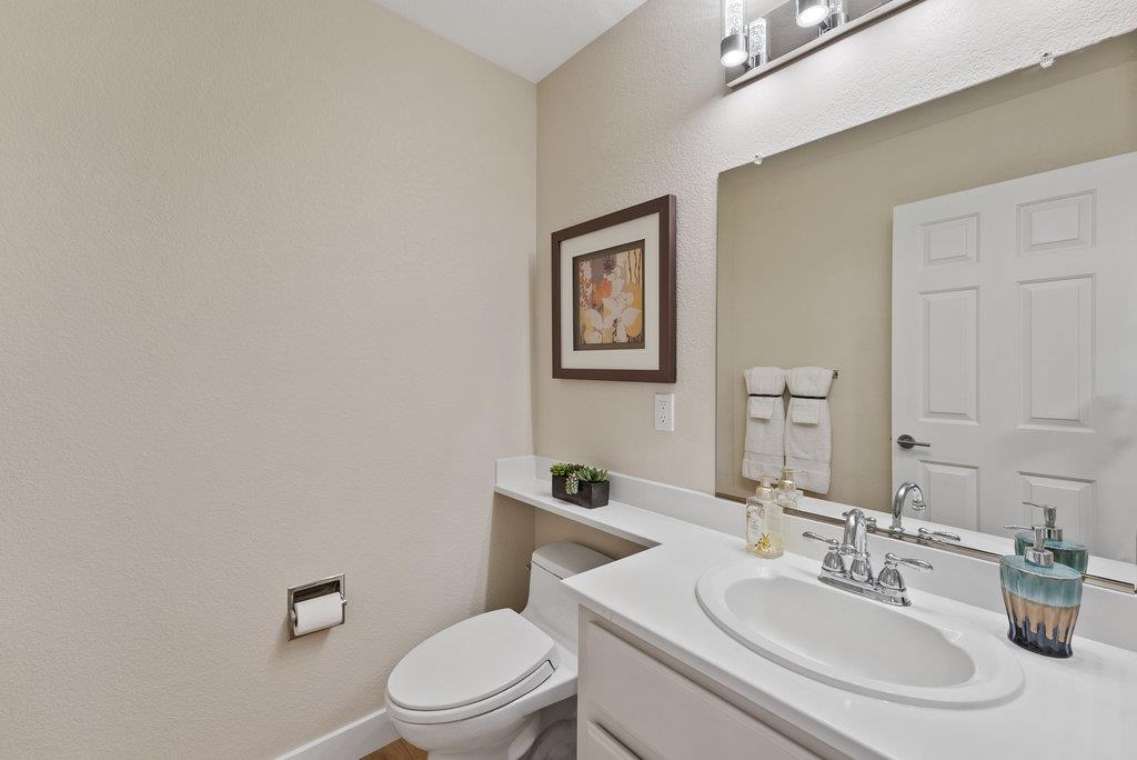 Detail Gallery Image 19 of 44 For 839 Springfield Ter, Sunnyvale,  CA 94087 - 3 Beds | 2/1 Baths