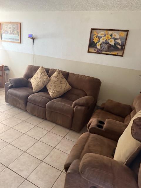 Detail Gallery Image 5 of 19 For 1102 Pinnacles Ave, Greenfield,  CA 93927 - 4 Beds | 2 Baths
