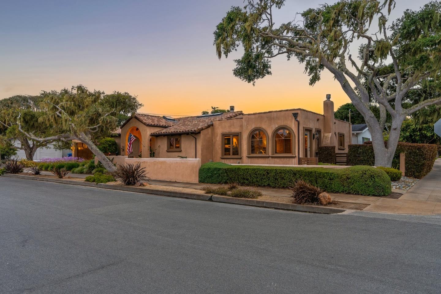 Detail Gallery Image 2 of 37 For 765 Gibson Ave, Pacific Grove,  CA 93950 - 3 Beds | 2 Baths