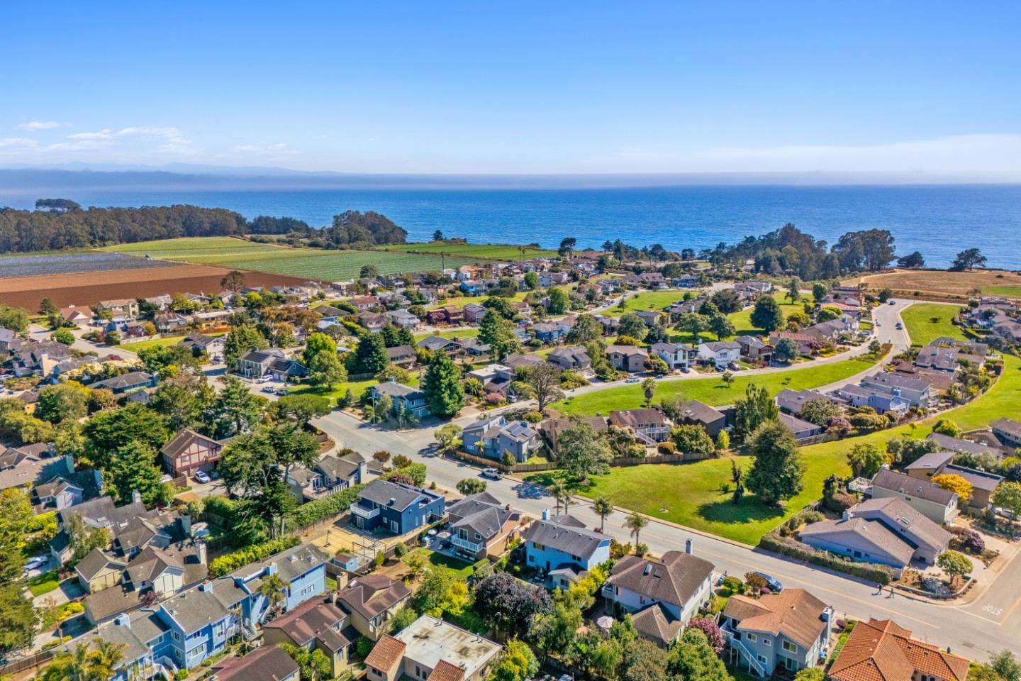 Detail Gallery Image 69 of 80 For 2200 Dolphin Dr, Aptos,  CA 95003 - 4 Beds | 3 Baths