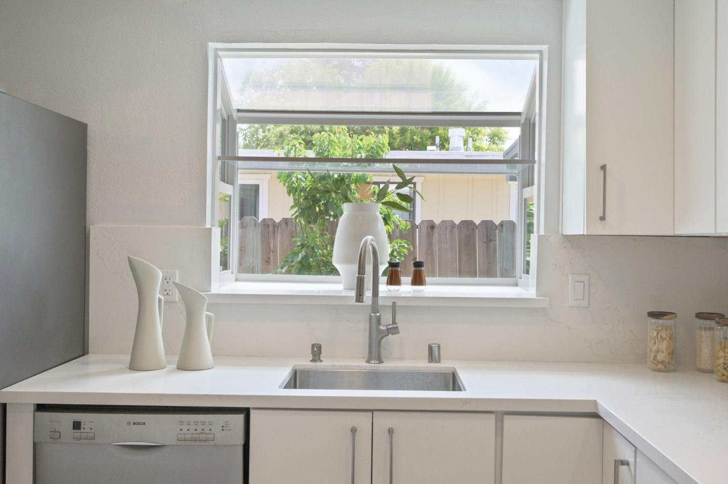 Detail Gallery Image 13 of 60 For 1114 Lily Ave, Sunnyvale,  CA 94086 - 3 Beds | 2 Baths