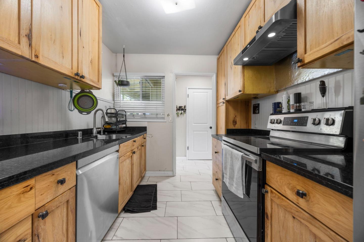 Detail Gallery Image 10 of 28 For 88 Newhall St, Hayward,  CA 94544 - 3 Beds | 2 Baths