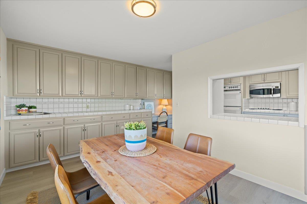 Detail Gallery Image 18 of 56 For 12650 Viscaino Ct, Los Altos Hills,  CA 94022 - 4 Beds | 3 Baths