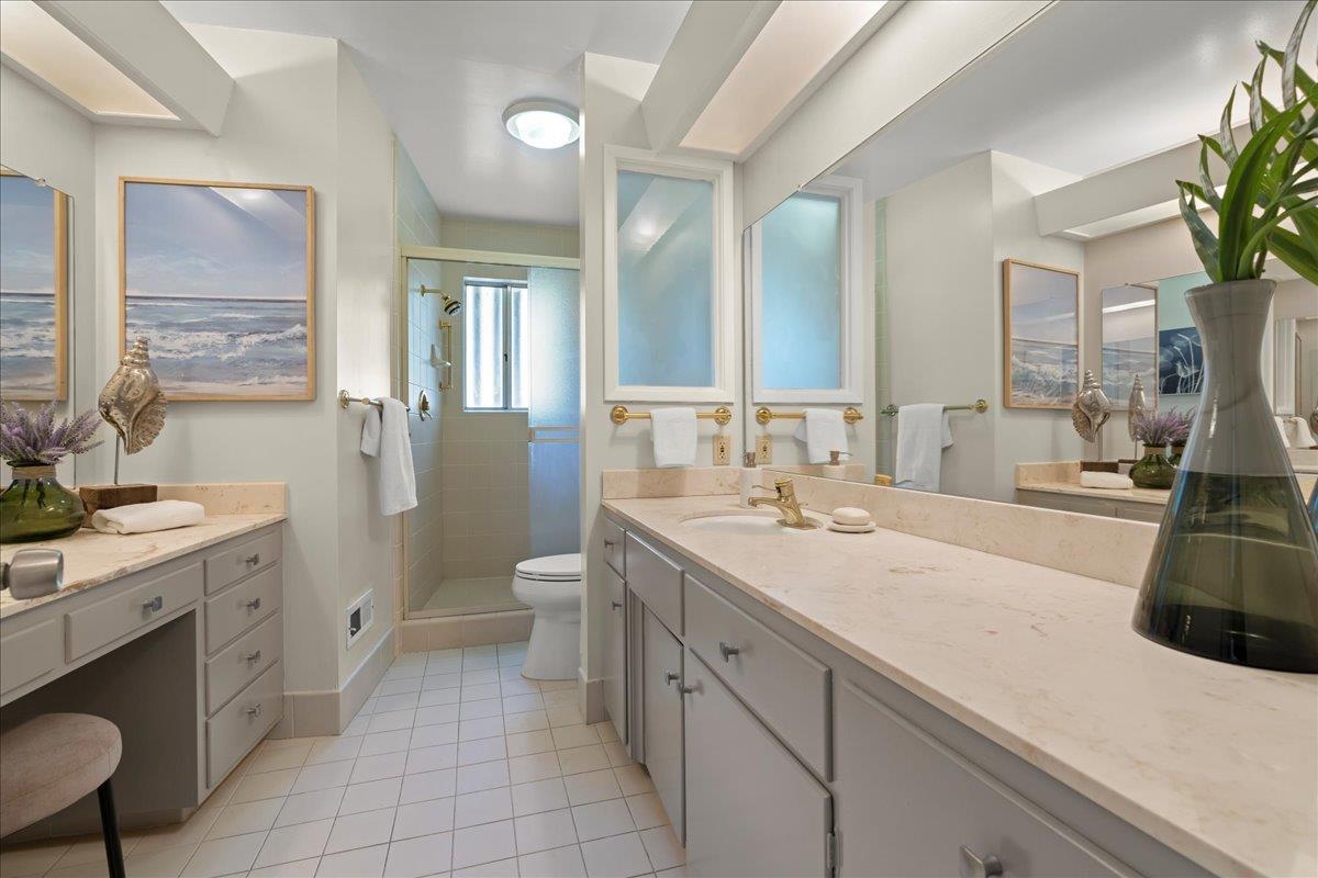 Detail Gallery Image 20 of 56 For 12650 Viscaino Ct, Los Altos Hills,  CA 94022 - 4 Beds | 3 Baths