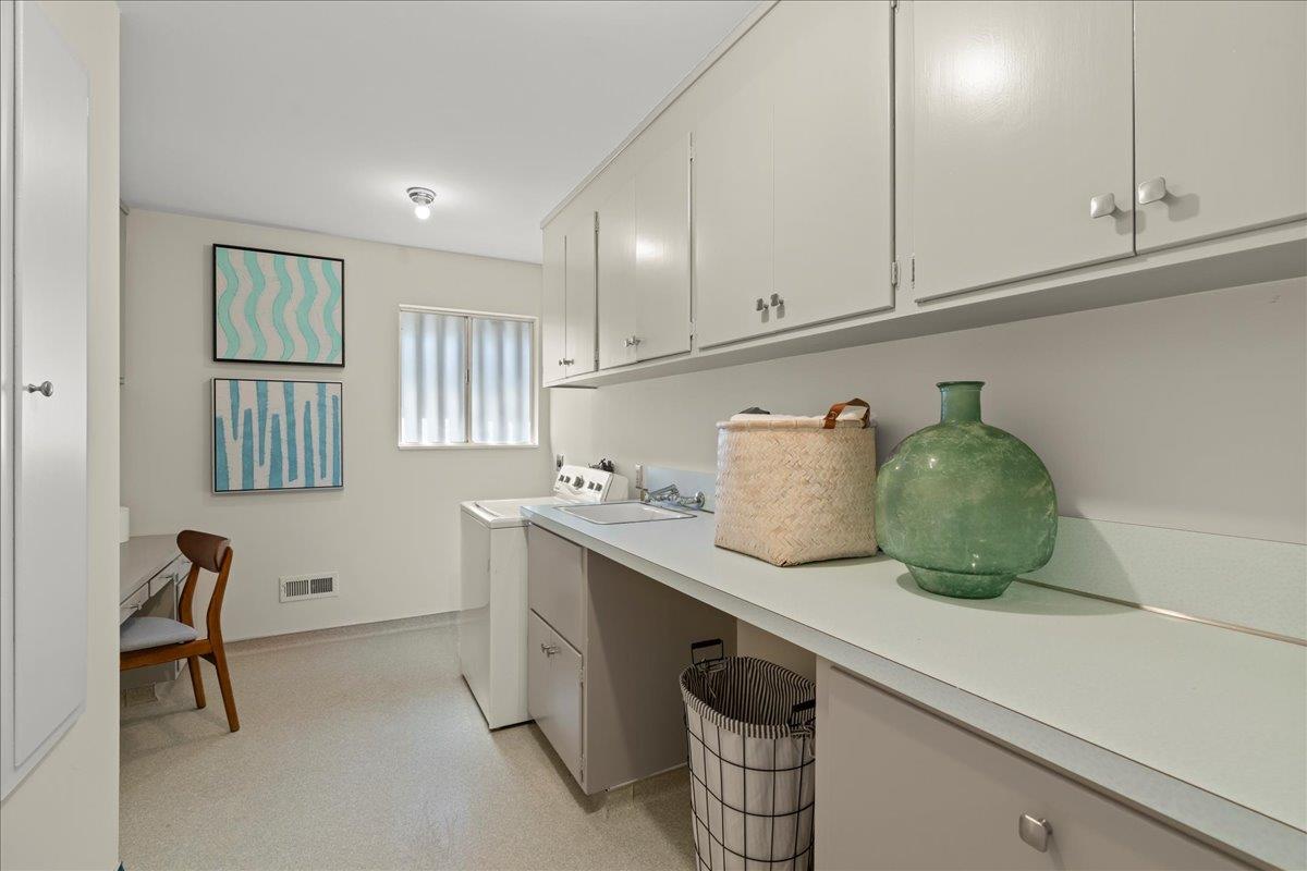 Detail Gallery Image 27 of 56 For 12650 Viscaino Ct, Los Altos Hills,  CA 94022 - 4 Beds | 3 Baths