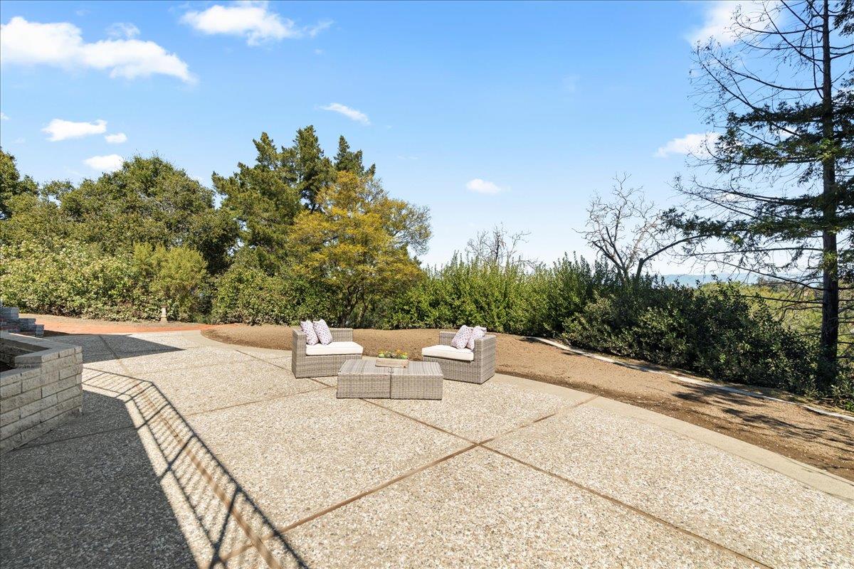 Detail Gallery Image 37 of 56 For 12650 Viscaino Ct, Los Altos Hills,  CA 94022 - 4 Beds | 3 Baths