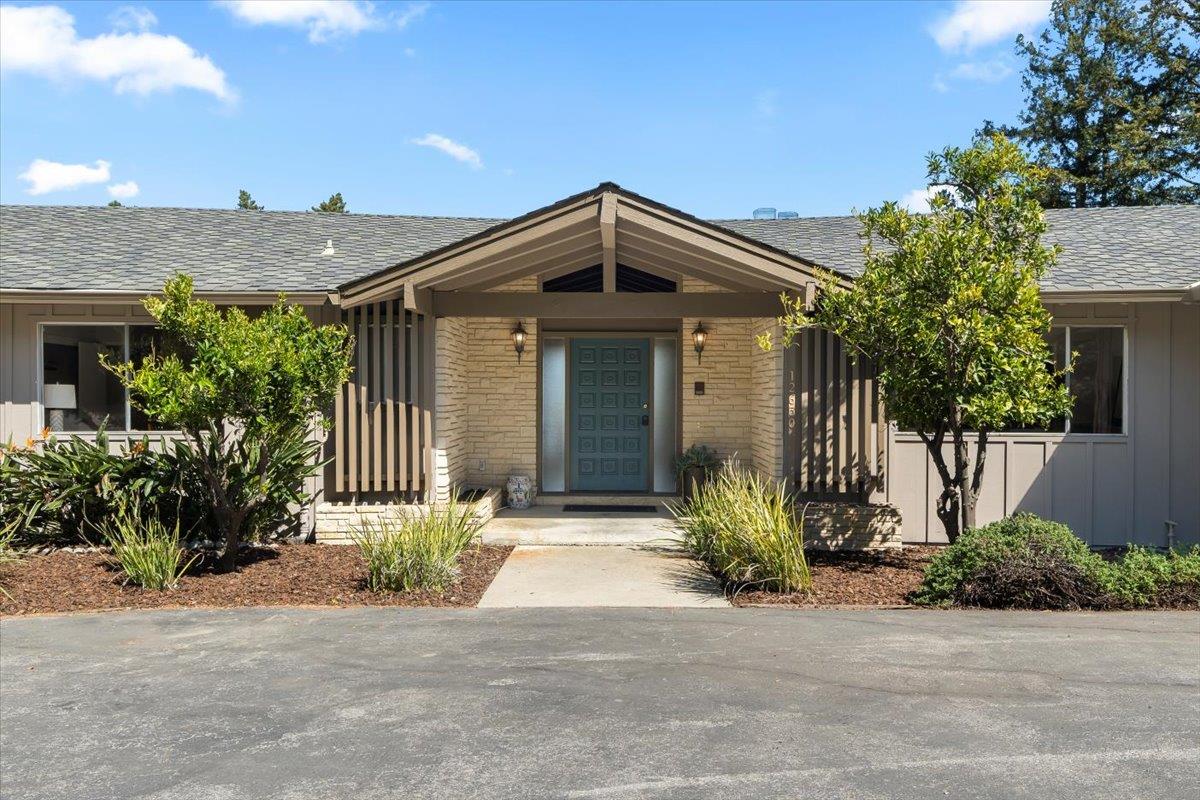 Detail Gallery Image 4 of 56 For 12650 Viscaino Ct, Los Altos Hills,  CA 94022 - 4 Beds | 3 Baths