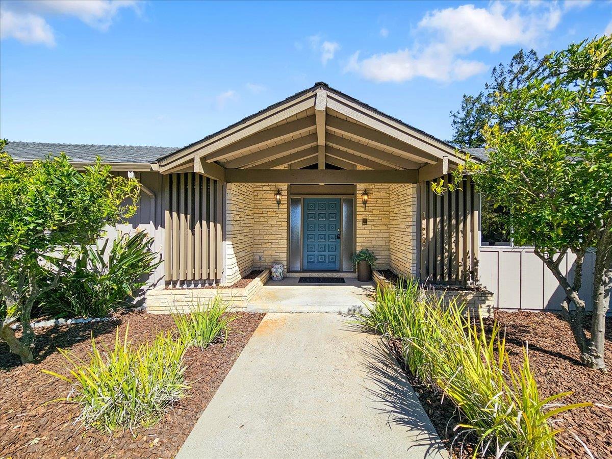 Detail Gallery Image 5 of 56 For 12650 Viscaino Ct, Los Altos Hills,  CA 94022 - 4 Beds | 3 Baths