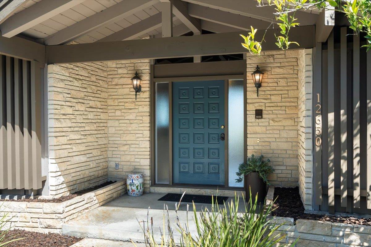 Detail Gallery Image 6 of 56 For 12650 Viscaino Ct, Los Altos Hills,  CA 94022 - 4 Beds | 3 Baths