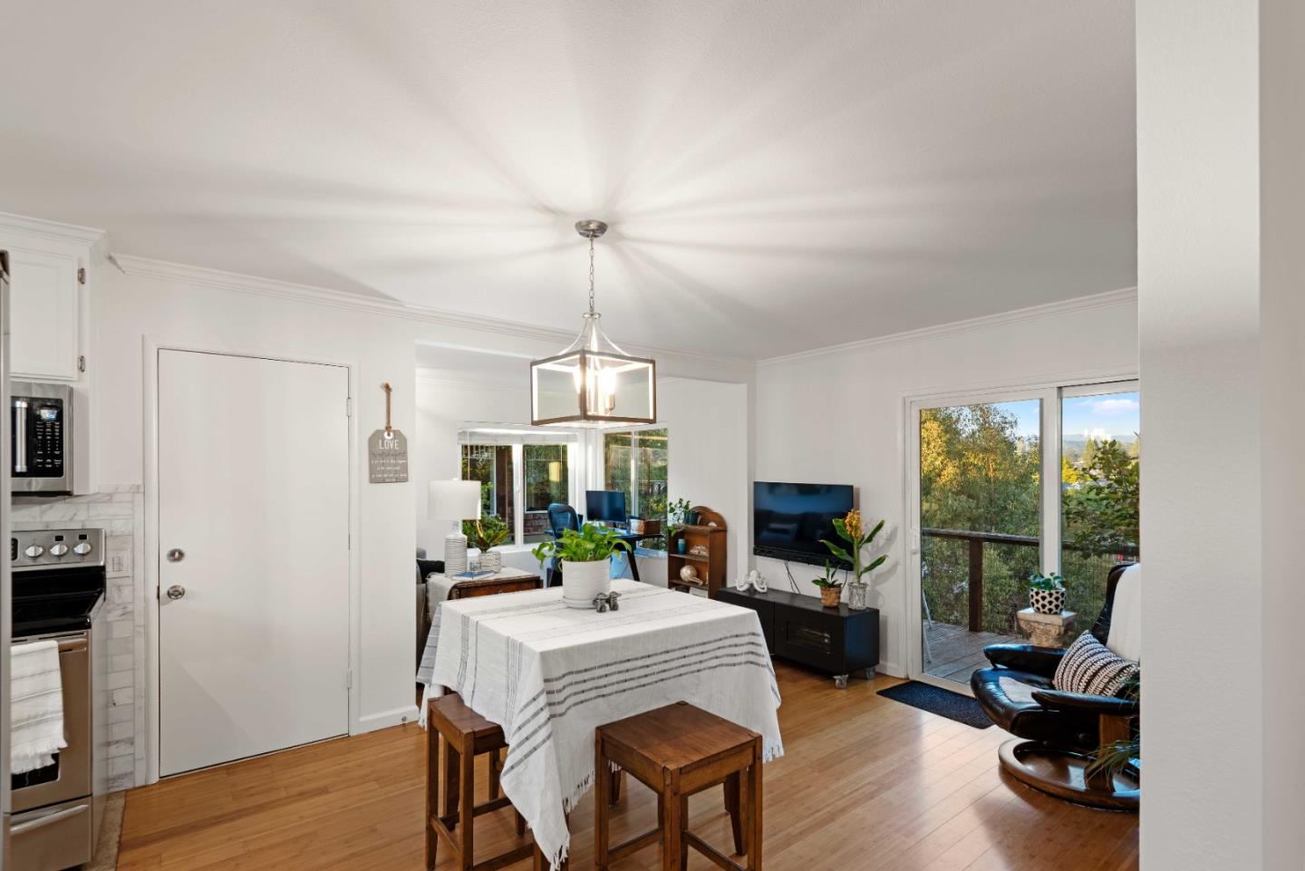 Detail Gallery Image 10 of 25 For 1890 Wharf Rd, Capitola,  CA 95010 - 1 Beds | 1 Baths